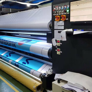 may in uv cuon dang hoat dong may in uv cuon dang hoat dong