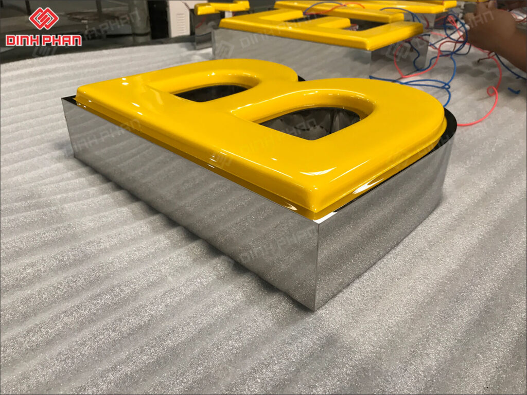 Bảng hiệu chữ mica hút nổi