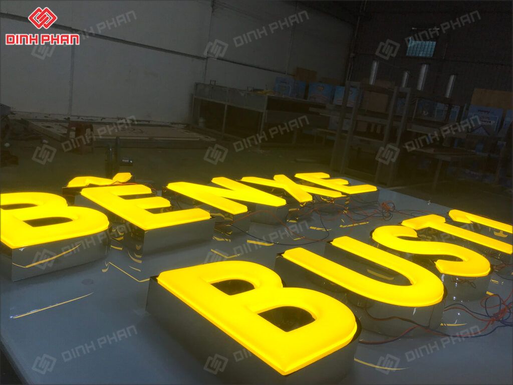 Bảng hiệu chữ mica hút nổi