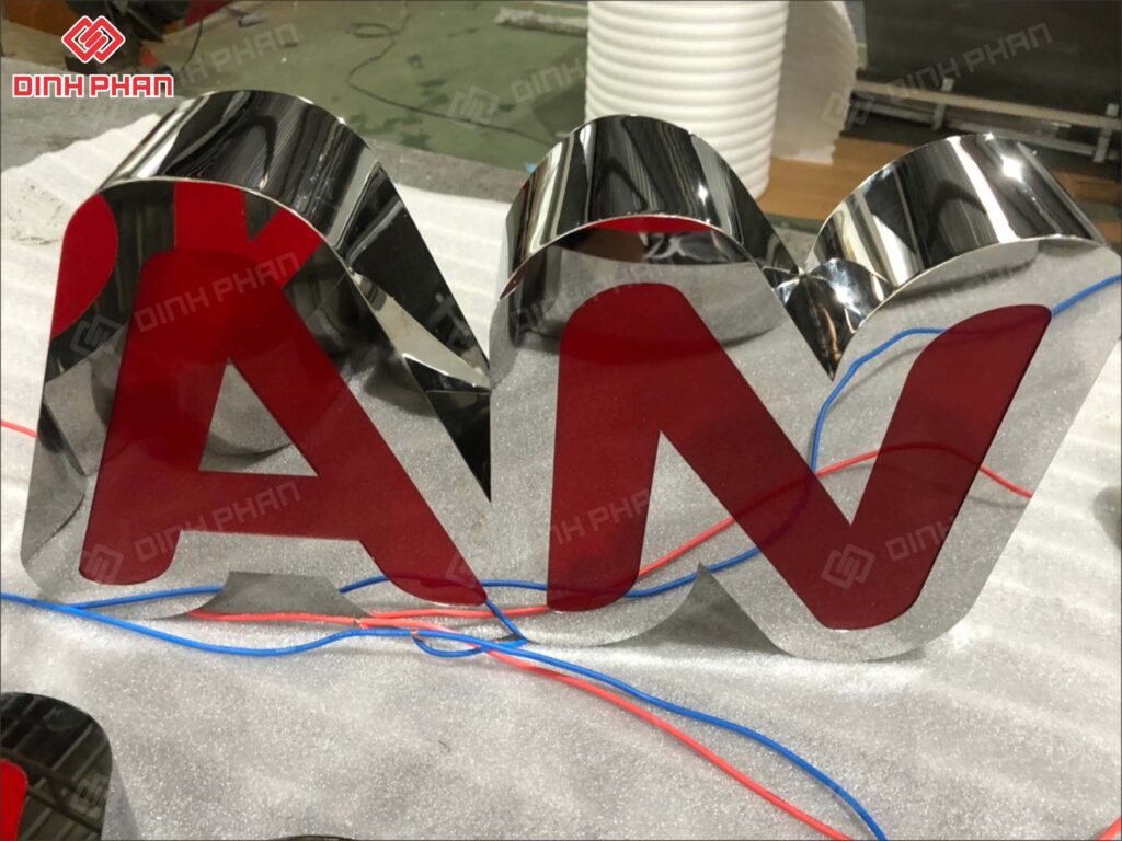 Chu inox trang mat mica 7