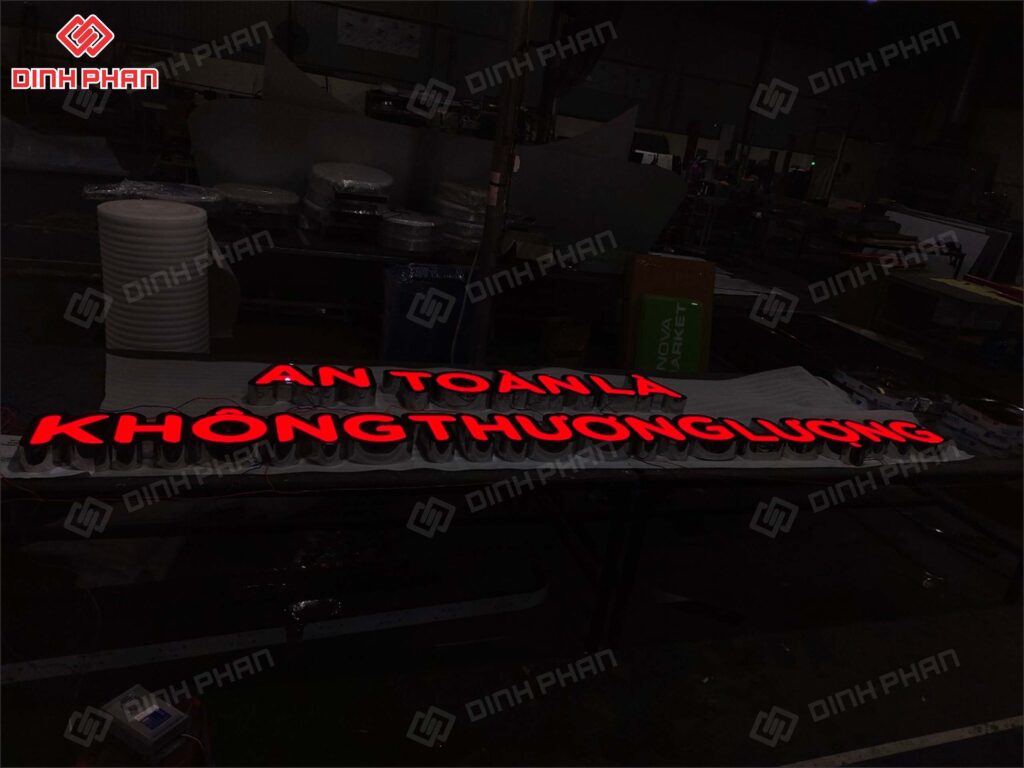 Chu inox trang mat mica 9