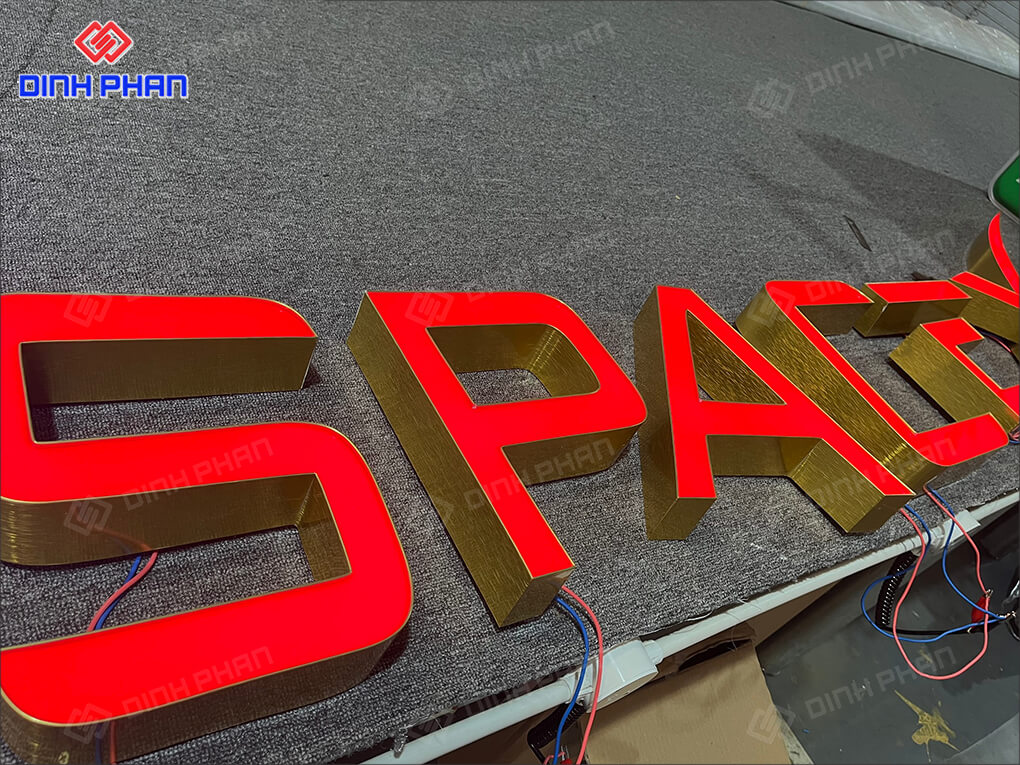 Chữ Nhôm mặt mica 