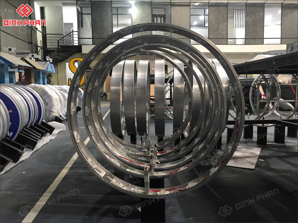 Hộp Đèn Kiểu Mới – Mẫu Mã Độc Đáo, Phong Cách Châu Âu | Đinh Phan