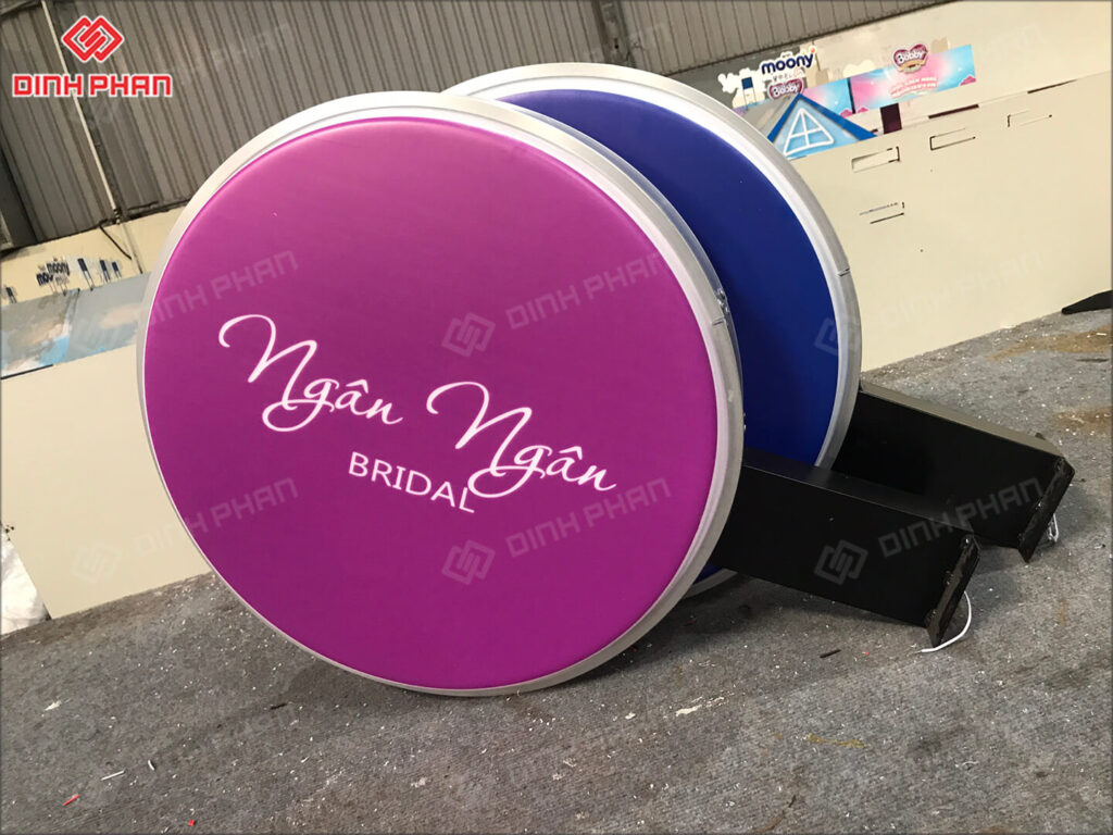 Hộp Đèn Kiểu Mới – Mẫu Mã Độc Đáo, Phong Cách Châu Âu | Đinh Phan