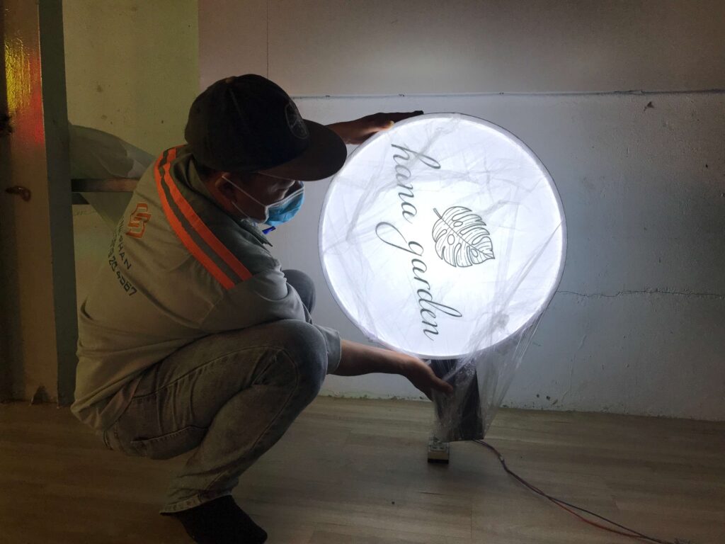 Hộp Đèn Kiểu Mới – Mẫu Mã Độc Đáo, Phong Cách Châu Âu | Đinh Phan