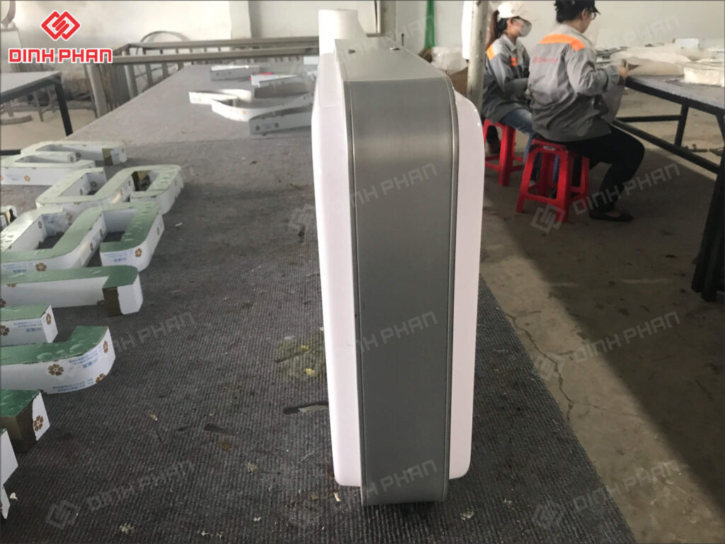 Hộp Đèn Kiểu Mới – Mẫu Mã Độc Đáo, Phong Cách Châu Âu | Đinh Phan