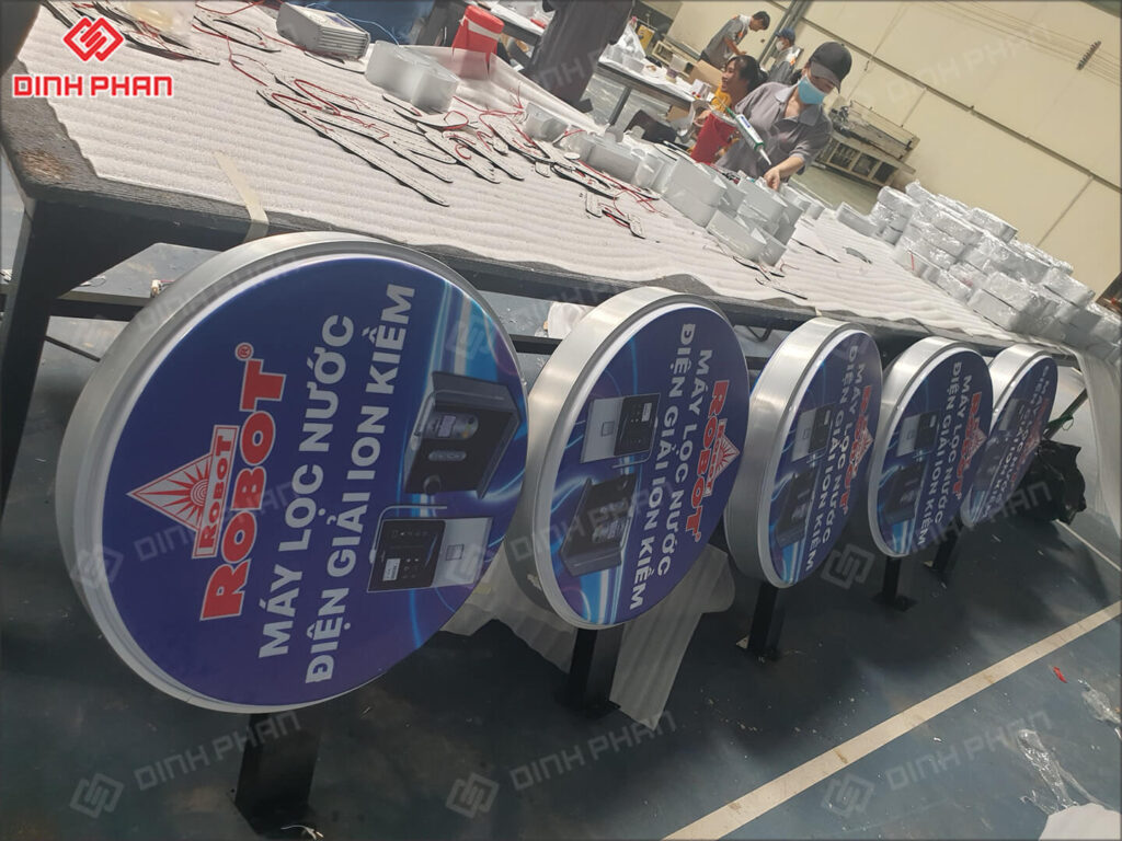 Hộp Đèn Kiểu Mới – Mẫu Mã Độc Đáo, Phong Cách Châu Âu | Đinh Phan