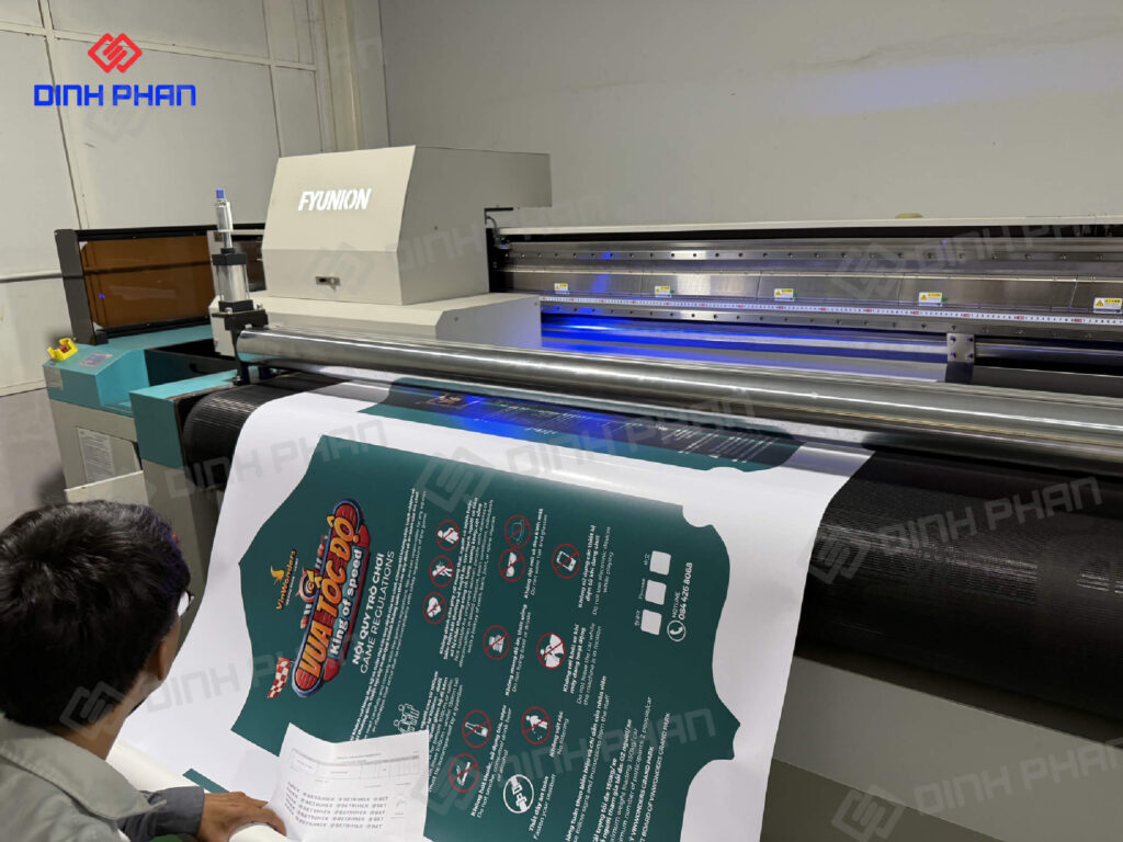 In uv poster quảng cáo phim