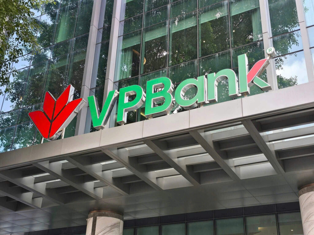 Bảng hiệu mica chân inox VPBank