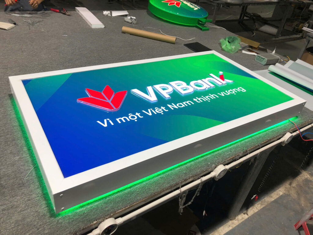 Lam bang hieu dep gia re TPHCM 12 Biển hiệu hộp đèn in UV