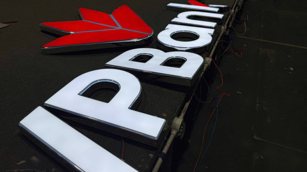 Biển hiệu chữ inox mặt mica VPBank