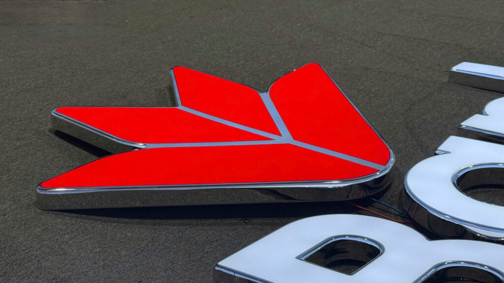 Chữ mica đế inox khổ lớn 