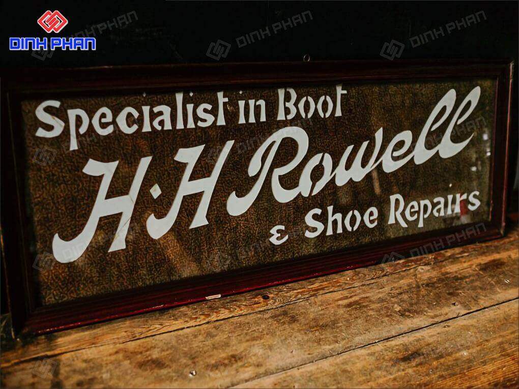 Biển hiệu gỗ khắc chữ