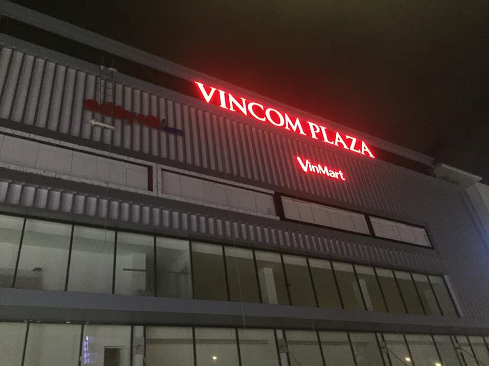 Chữ mica sáng đèn