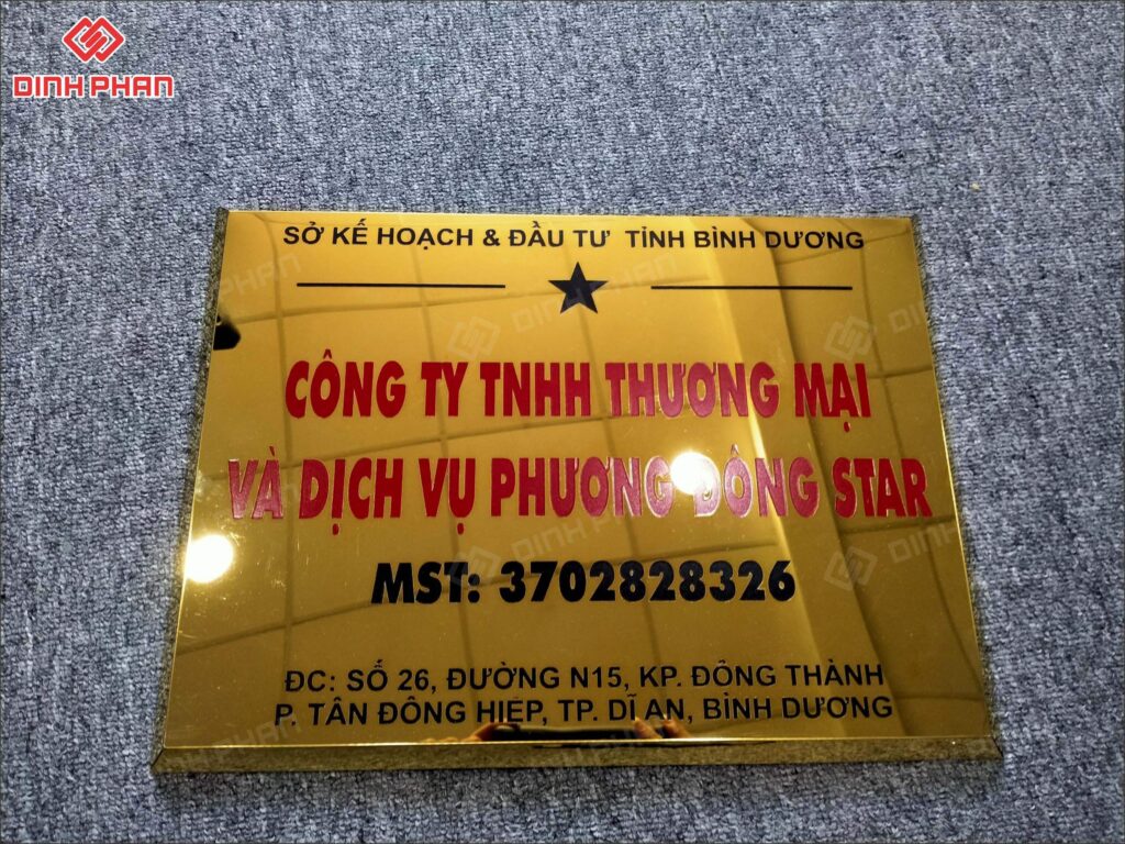 Bảng hiệu mica