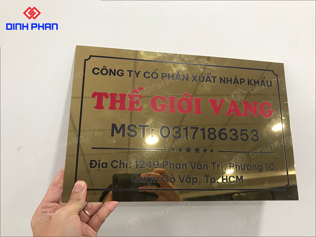 Bảng hiệu bằng inox 