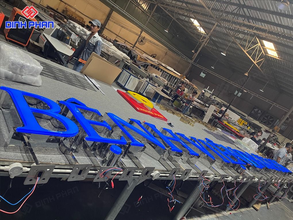 bang hieu mica hut noi gia tot tphcm 24 Làm bảng hiệu chữ mica hút nổi