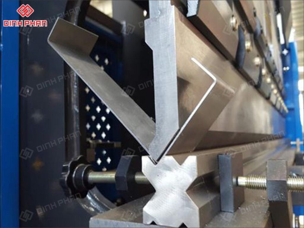 Báo giá gia công CNC mới nhất 2025 | Yếu tố ảnh hưởng &amp; cách tối ưu chi phí