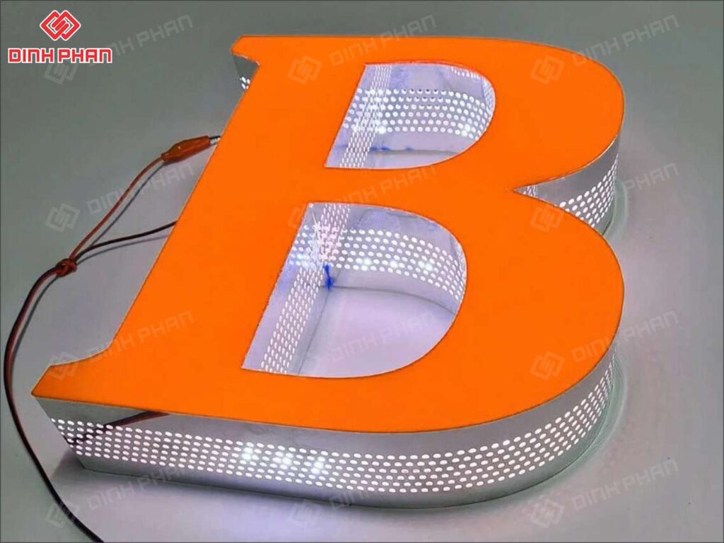 chu inox long mat mica khoet lo chan 01