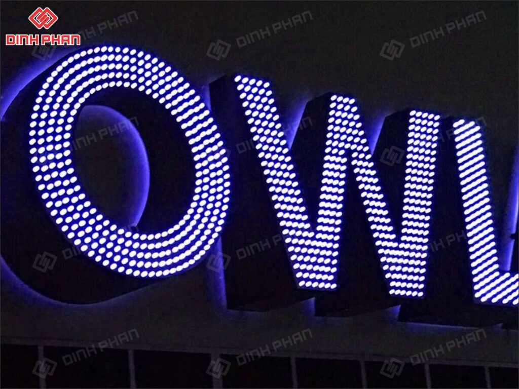 chu inox long mat mica khoet lo chan 08