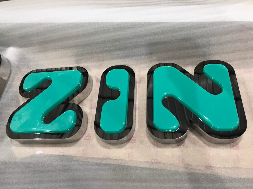 Chữ nổi mica hông inox