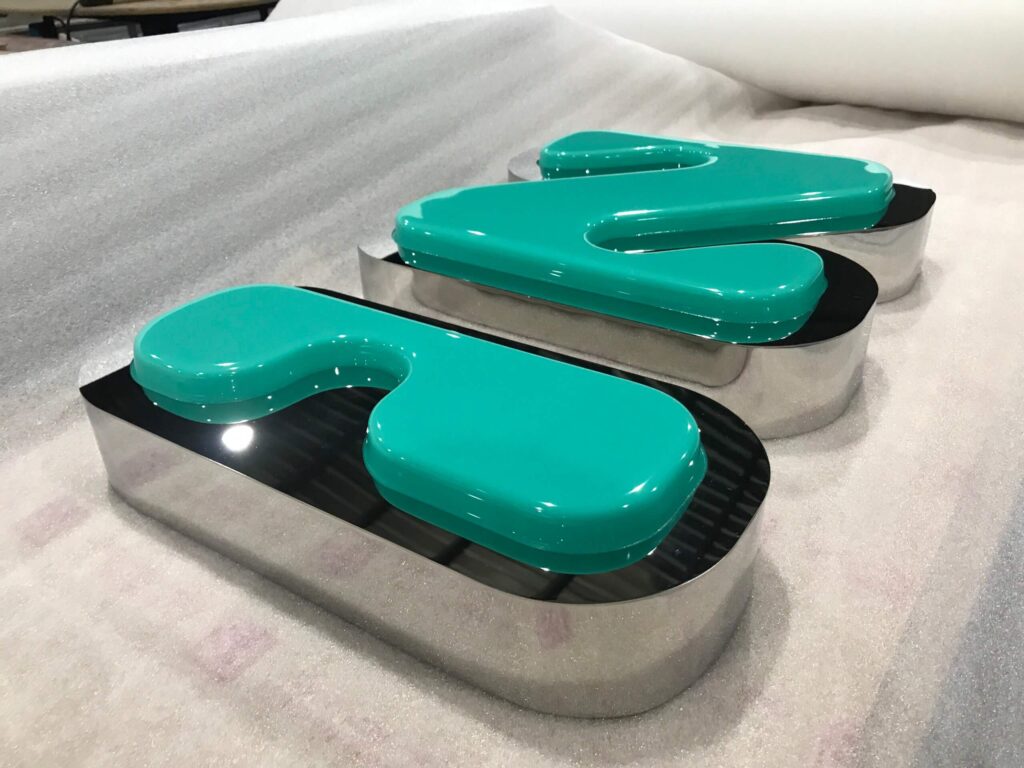 chu inox mat mica hut noi 15