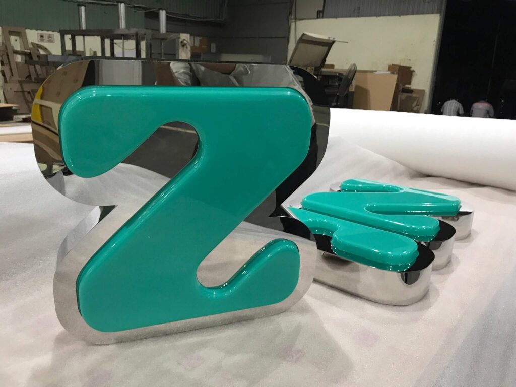 chu inox mat mica hut noi 16