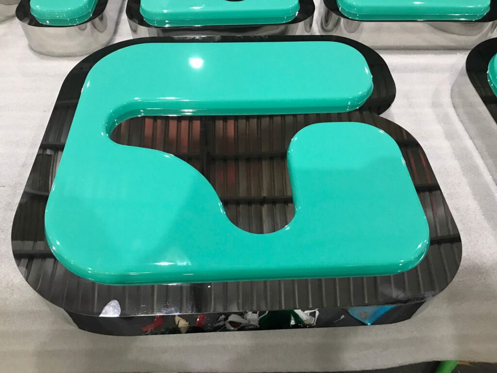 chu inox mat mica hut noi 17