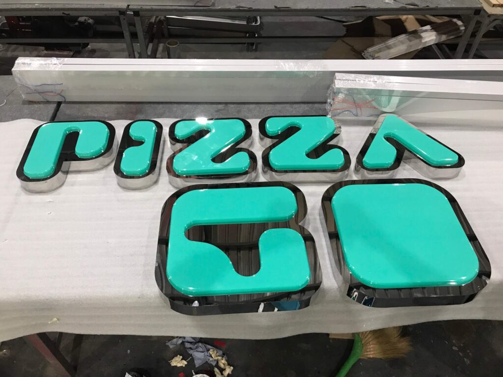 chu inox mat mica hut noi 18