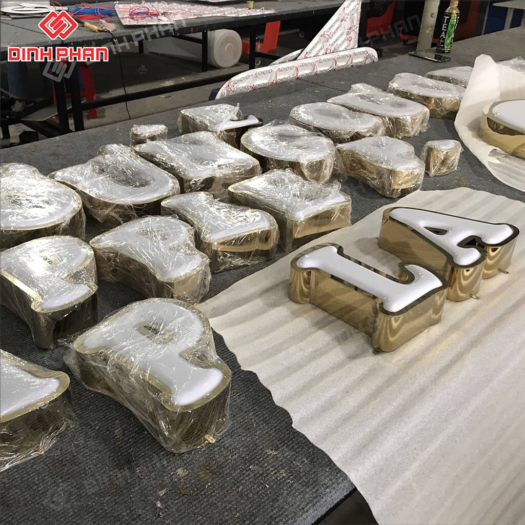 chu inox mat mica hut noi 3 Làm bảng hiệu chữ mica hút nổi đế inox