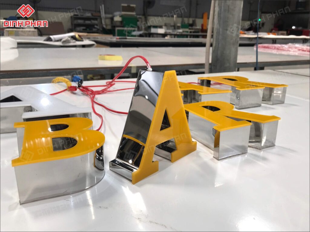 chu inox mat mica khong vien 2