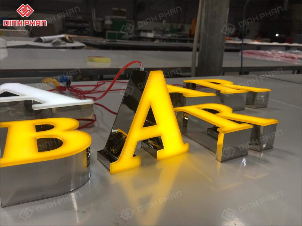 Chữ mica hông inox xuyên đèn