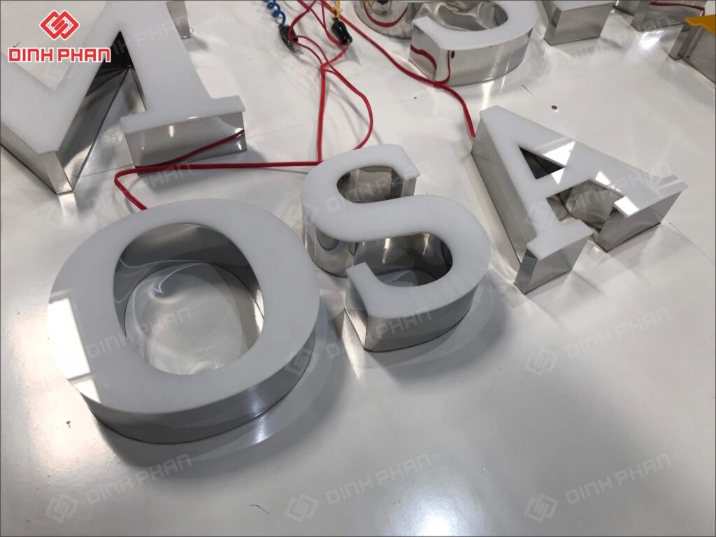 Chữ nổi mica hông inox