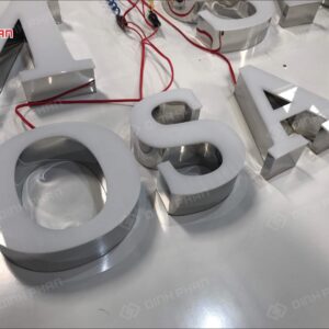 chu inox mat mica khong vien 7