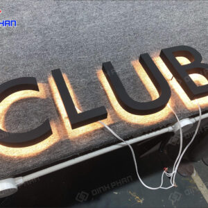 chu inox sang chan 11