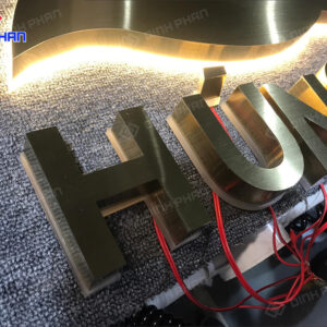 chu inox sang chan 16