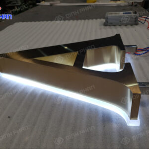 chu inox sang chan 17