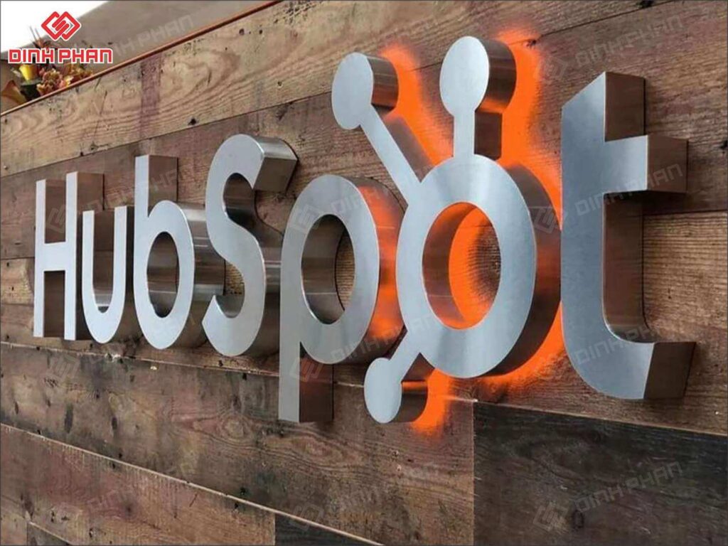 chu inox sang chan 20