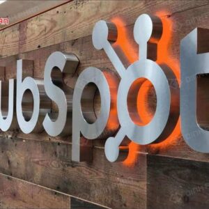 chu inox sang chan 20