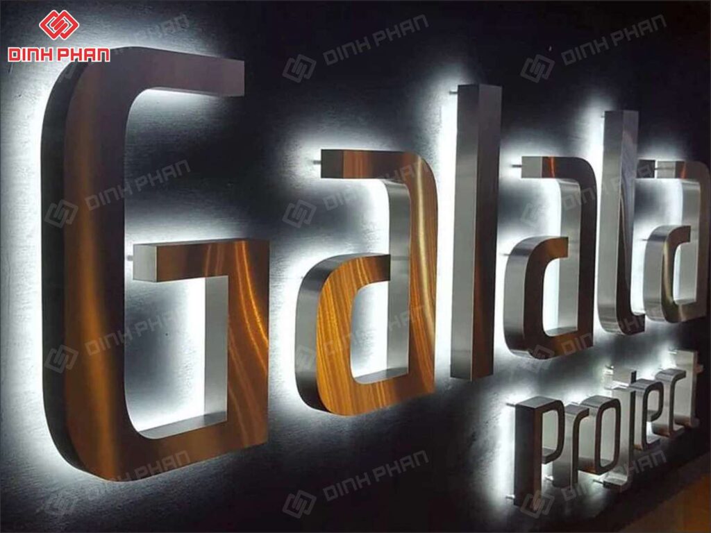 chu inox sang chan 21