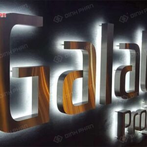 chu inox sang chan 21