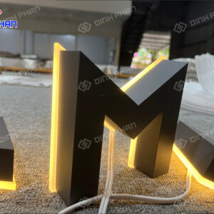 chu inox sang chan 6