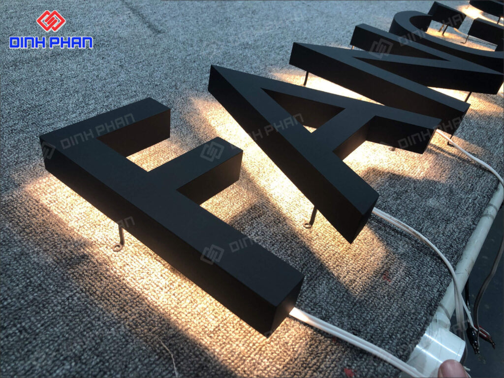 chu inox sang chan 9