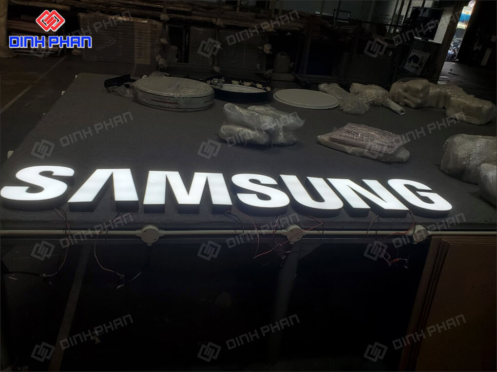 Chữ mica hông inox 