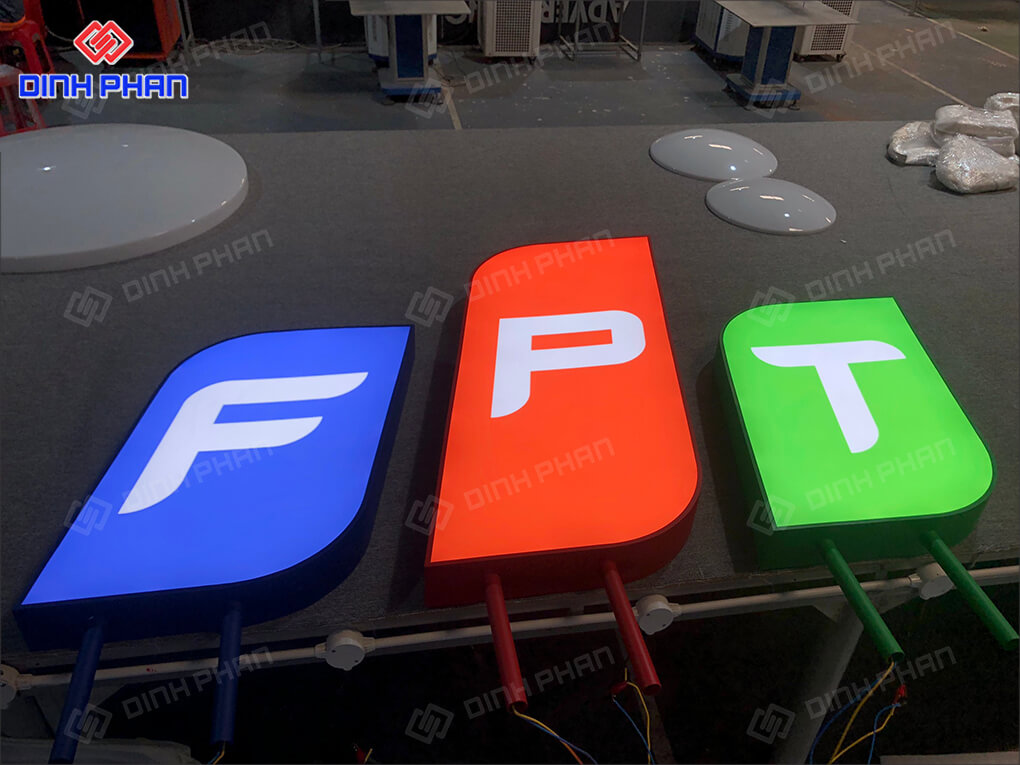 Chữ inox sơn mặt mica in UV | Gia công – Thi công chữ nổi inox mica cao cấp