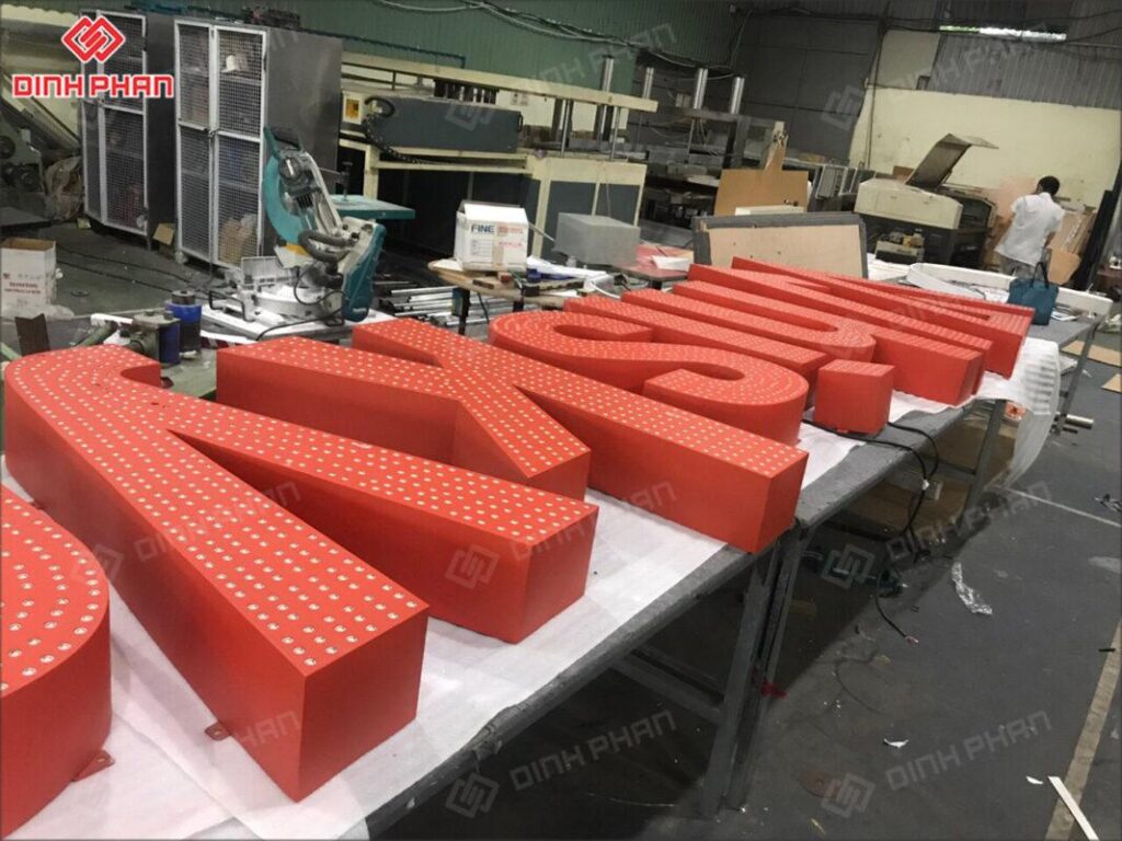 Chữ Inox Đục Lỗ Hắt Sáng