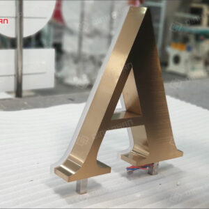 chu inox vang xuoc mica chao sang chan 18