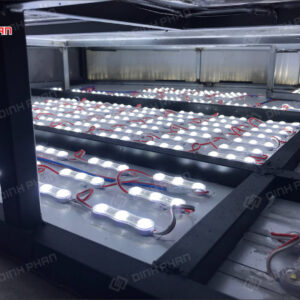 chu inox vang xuoc mica chao sang chan 5