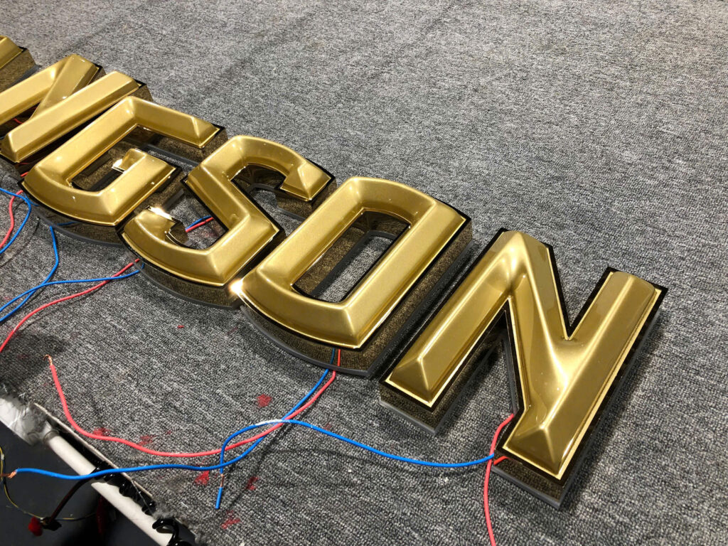 chu mica sang chan 10