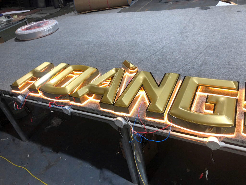 chu mica sang chan 11